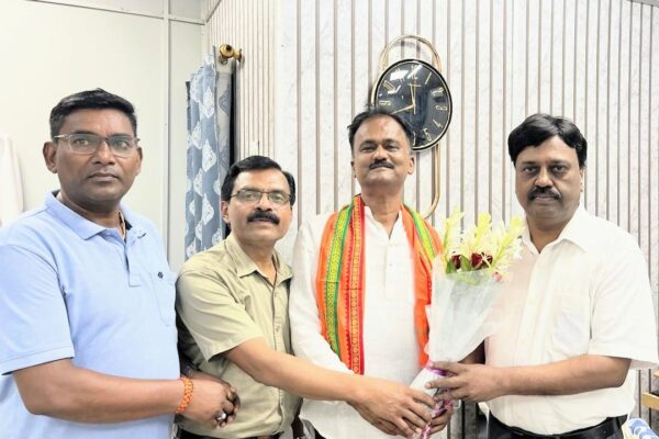 भिलाई से गर्व की खबर: सेक्टर-9 अस्पताल के डॉ. उदय कुमार को मिला ‘Eminent Doctor Personality Award’, IMA ने किया सम्मानित!